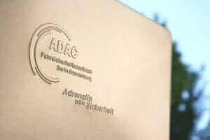 geprägte Metalldose mit ADAC Logo